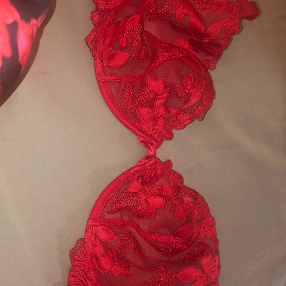 Victoria’s Secret!!! Beautiful Red Bra! Not padded - Picture 1 of 5